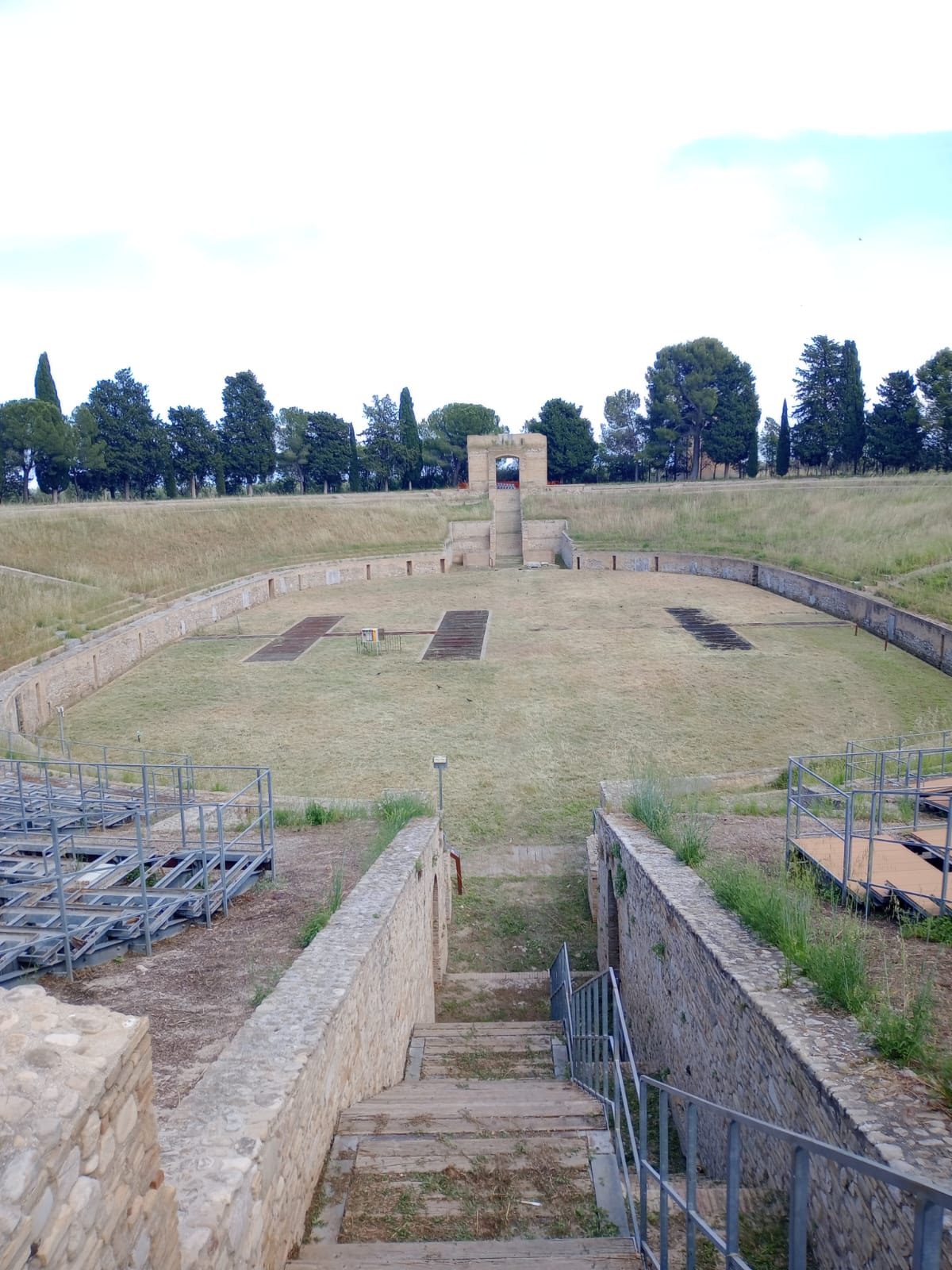 Vista dell'arena e dei sotterranei prima dell'intervento