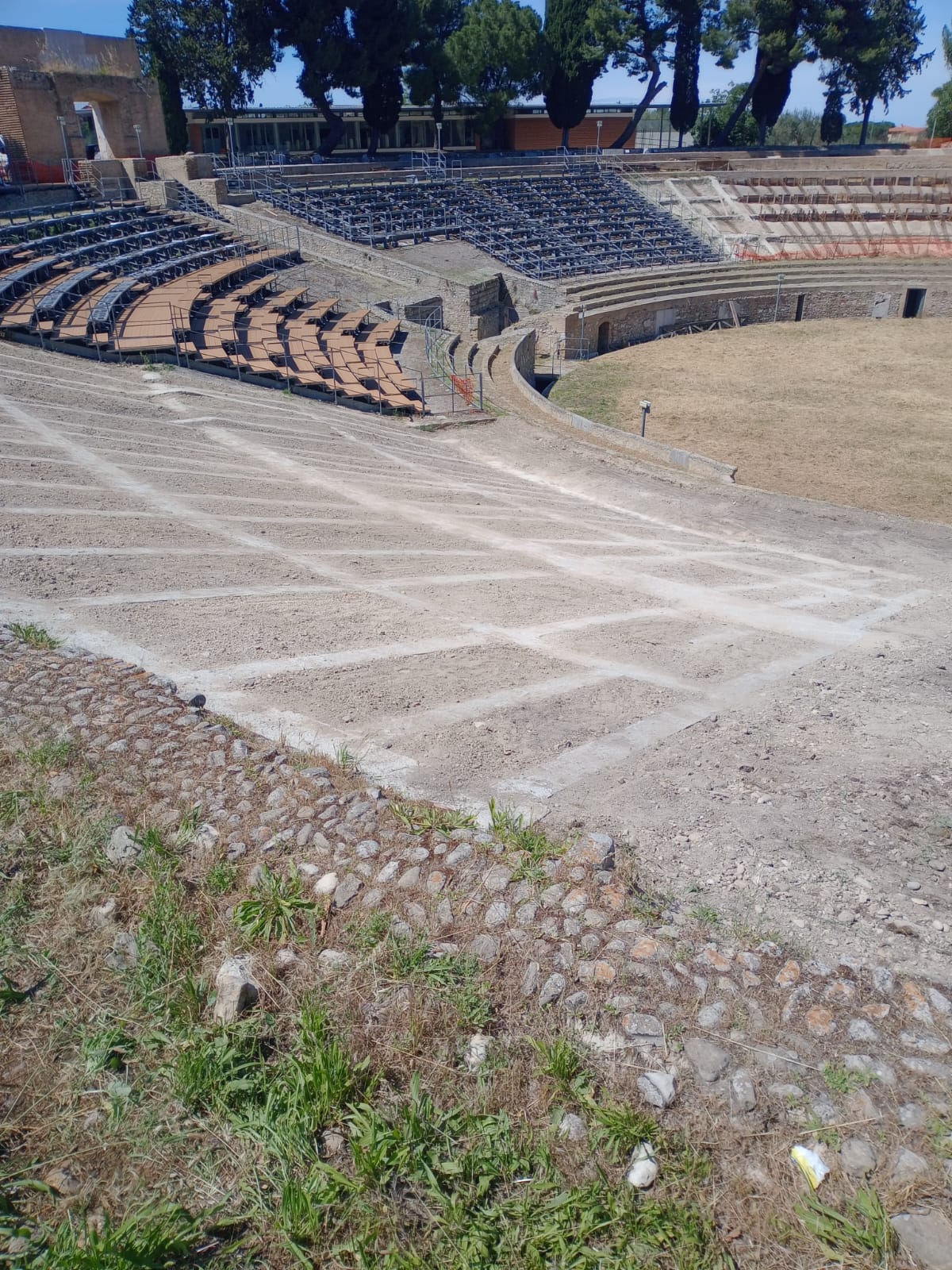 Dettaglio cavea e arena durante i lavori