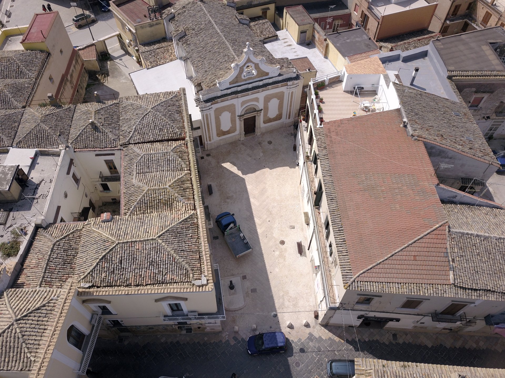 Vista aerea di Piazza San Giovanni riqualificata con la Chiesa di San Giovanni Battista